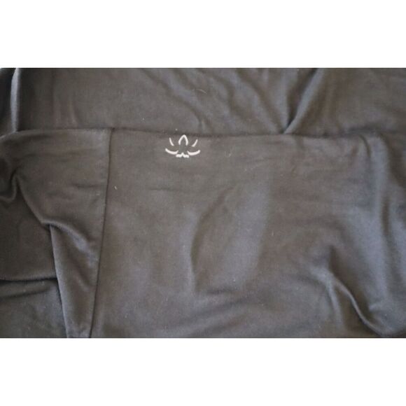 Beyond Yoga Women's One Size Black Lightweight Pocket Infinity Scarf - Picture 7 of 16